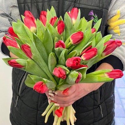 Букет красных тюльпанов на 8 марта с доставкой в по Абашево
