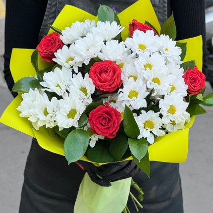 Букет с розами и хризантемами "Волшебство" - заказ с достакой с доставкой в по Абашево